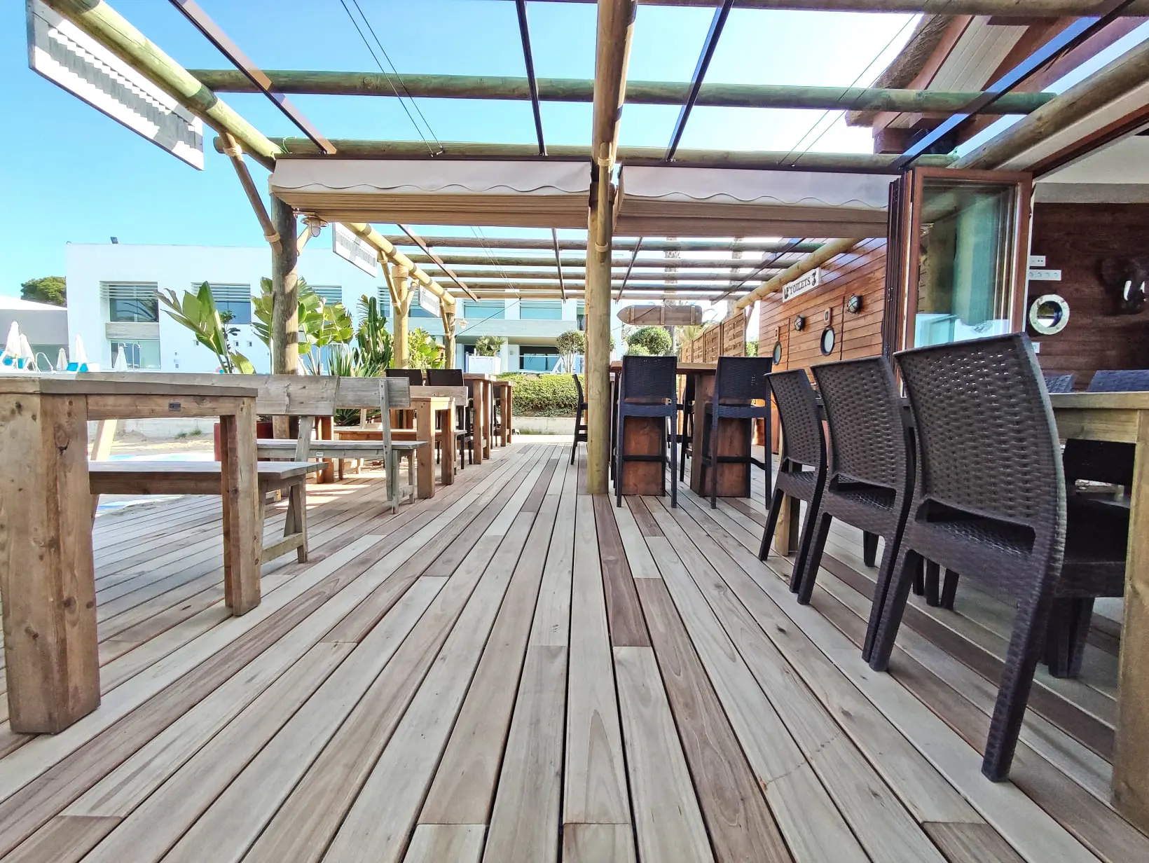 Restaurant Deck